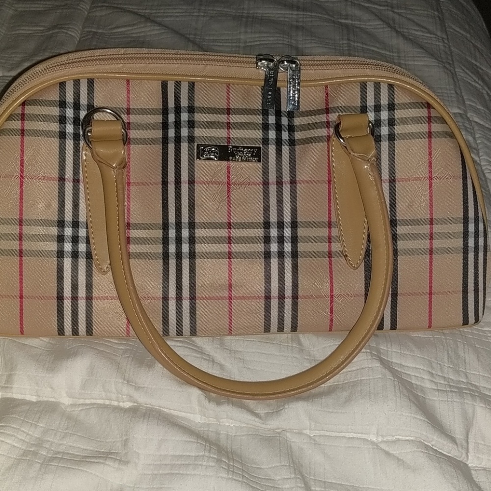 Brand new vintage Burberry bag w/ strap